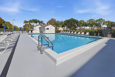 $153,900 | 4725 Lucerne Lakes Boulevard East, Unit 114, Lake Worth, FL 33467