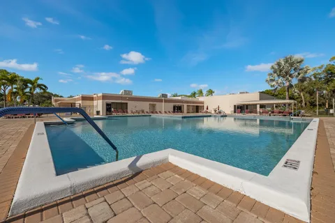 $153,900 | 4725 Lucerne Lakes Boulevard East, Unit 114, Lake Worth, FL 33467
