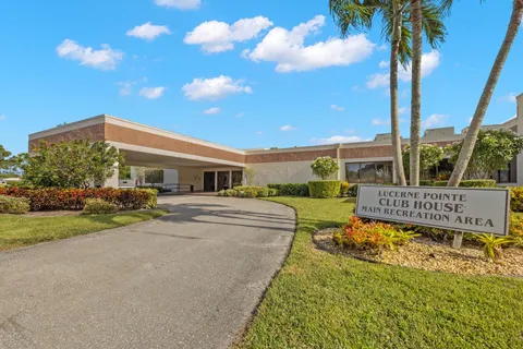 $153,900 | 4725 Lucerne Lakes Boulevard East, Unit 114, Lake Worth, FL 33467