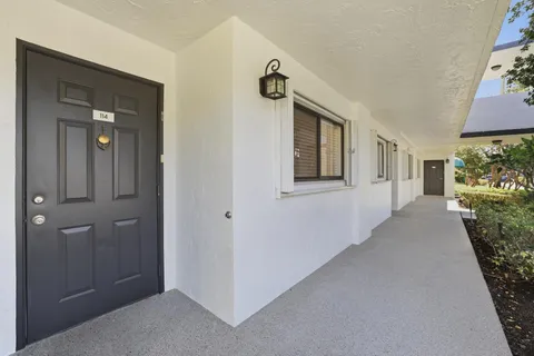 $153,900 | 4725 Lucerne Lakes Boulevard East, Unit 114, Lake Worth, FL 33467