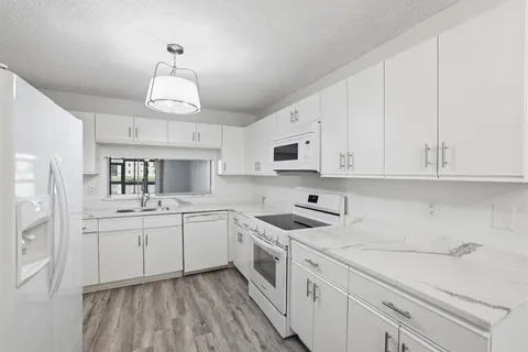 $153,900 | 4725 Lucerne Lakes Boulevard East, Unit 114, Lake Worth, FL 33467