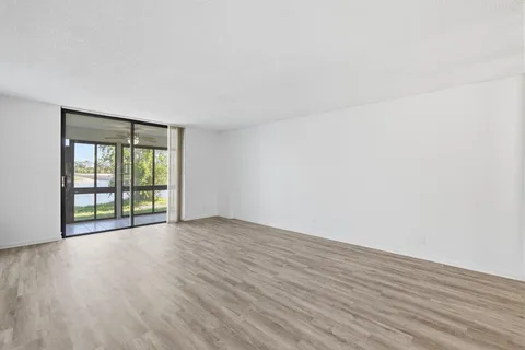 $153,900 | 4725 Lucerne Lakes Boulevard East, Unit 114, Lake Worth, FL 33467