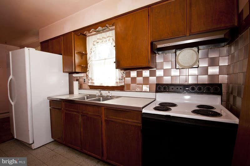 4329 Holbrook Road Randallstown, MD 21133 - Photo 8 of 28 Kitchen