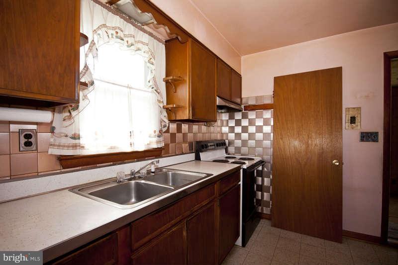 4329 Holbrook Road Randallstown, MD 21133 - Photo 9 of 28 Kitchen