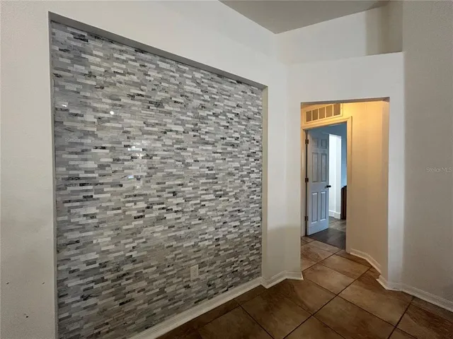 $2,500 | 24383 Southwest 8th Place, Newberry, FL 32669