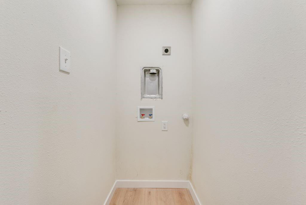 3414 Vilbig Road Dallas, TX 75212 - Photo 18 of 27 a bathroom with a shower