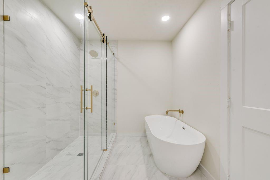 3414 Vilbig Road Dallas, TX 75212 - Photo 23 of 27 a bathroom with a bathtub and shower