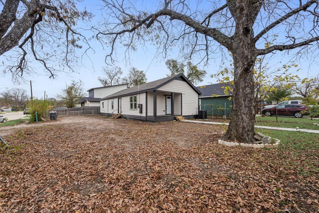 3414 Vilbig Road Dallas, TX 75212 - Photo 26 of 27 a view of a house with a yard