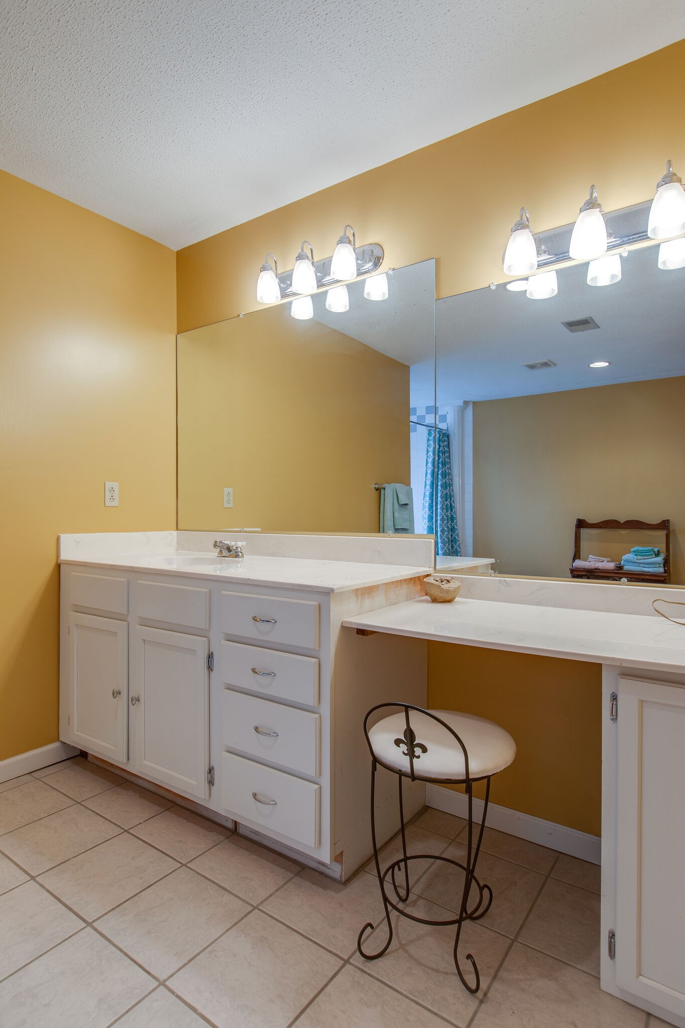 7217 Kingston Road Fairview, TN 37062 - Photo 34 of 50 a spacious bathroom with a sink double vanity and a mirror