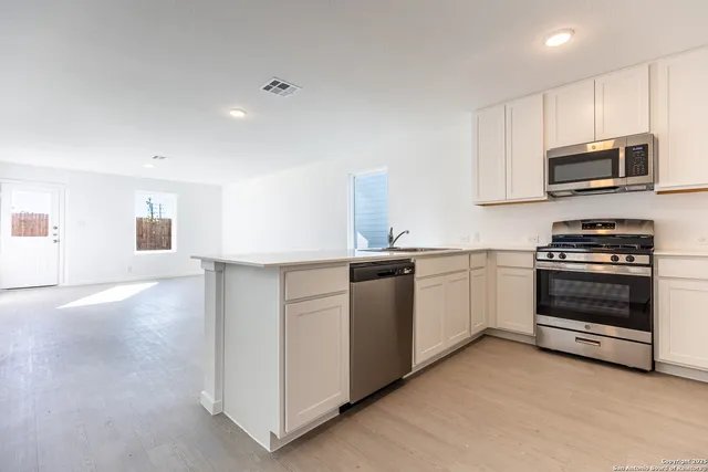 $1,800 | 12164 La Cuchilla, San Antonio, TX 78245