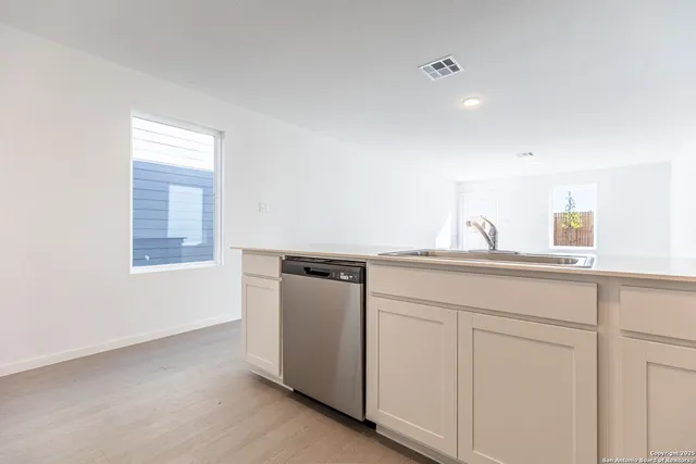 $1,800 | 12164 La Cuchilla, San Antonio, TX 78245