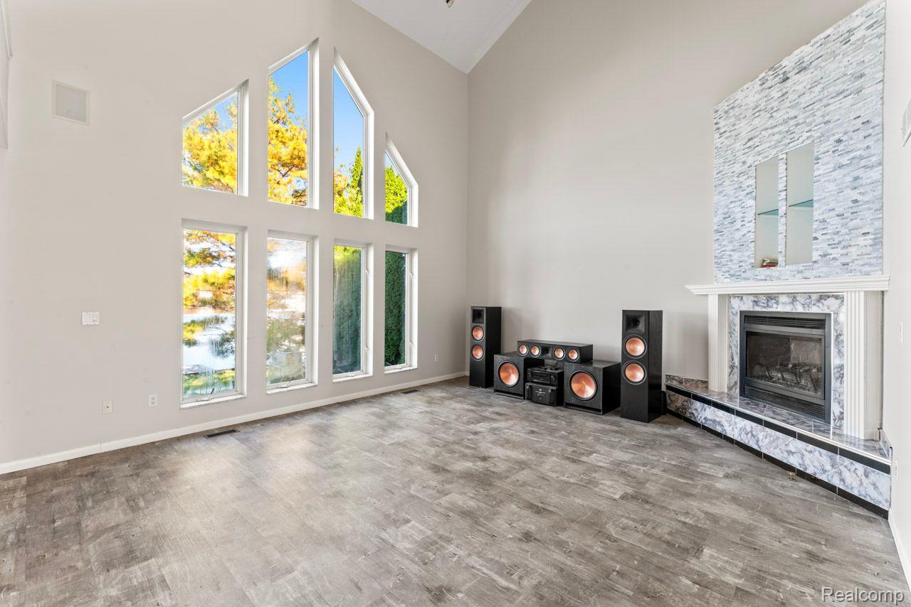 2076 South Long Lake Road Fenton, MI 48430 - Photo 6 of 53