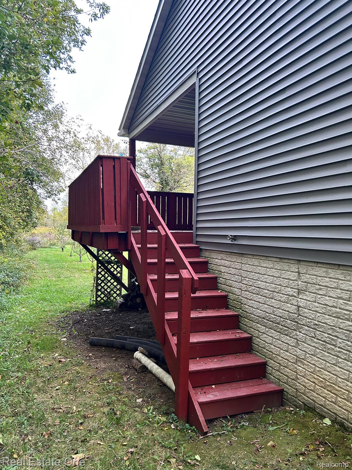 8348 North Genesee Road Mount Morris, MI 48458 - Photo 30 of 38 Outside stairs to deck