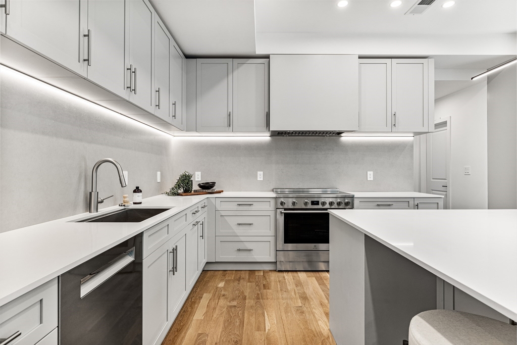 80 Louise Road, Unit 80 Newton, MA 02467 - Photo 6 of 13