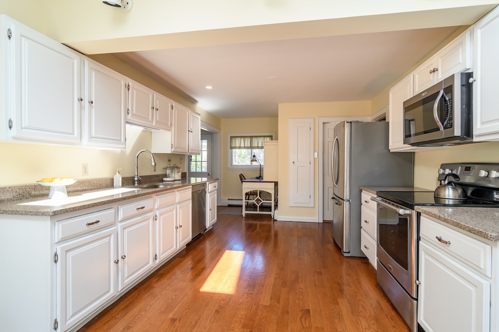 786 Boston Post Road Weston, MA 02493 - Photo 7 of 28