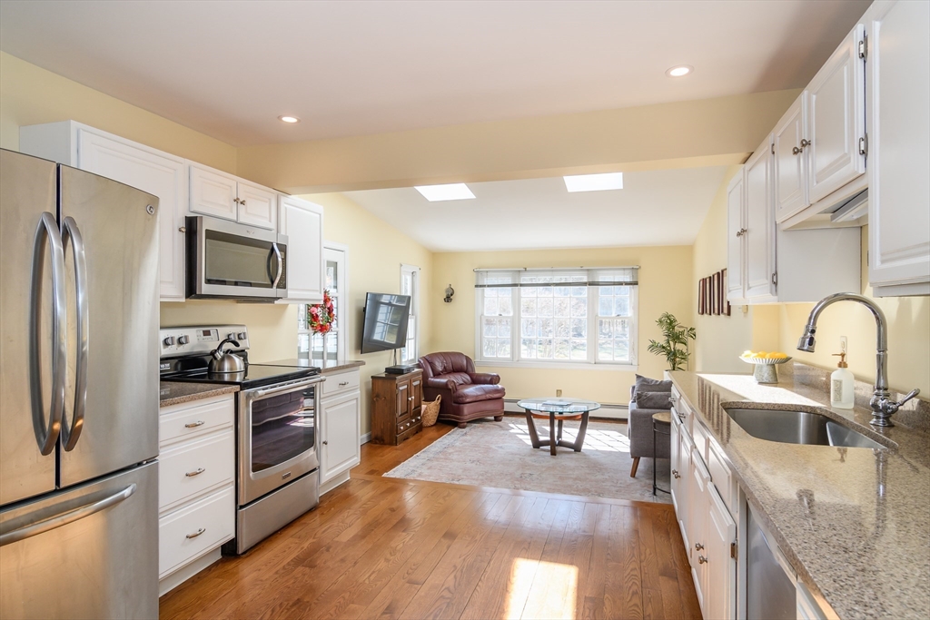 786 Boston Post Road Weston, MA 02493 - Photo 8 of 28