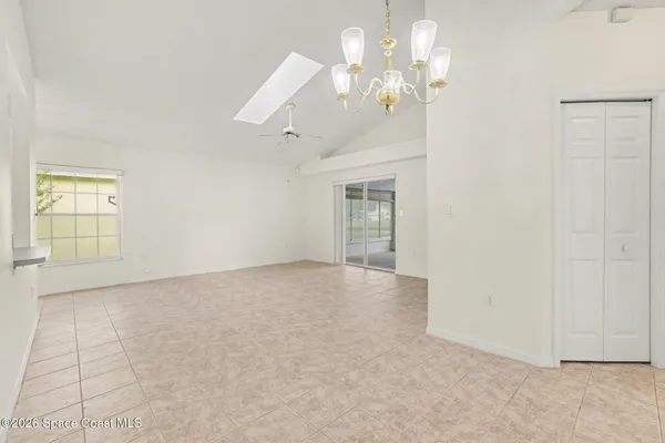 a view of a chandelier in big room and chandelier