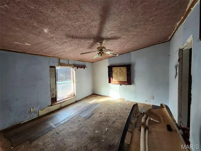 $102,000 | 401 Hill Side Road, De Soto, MO 63020