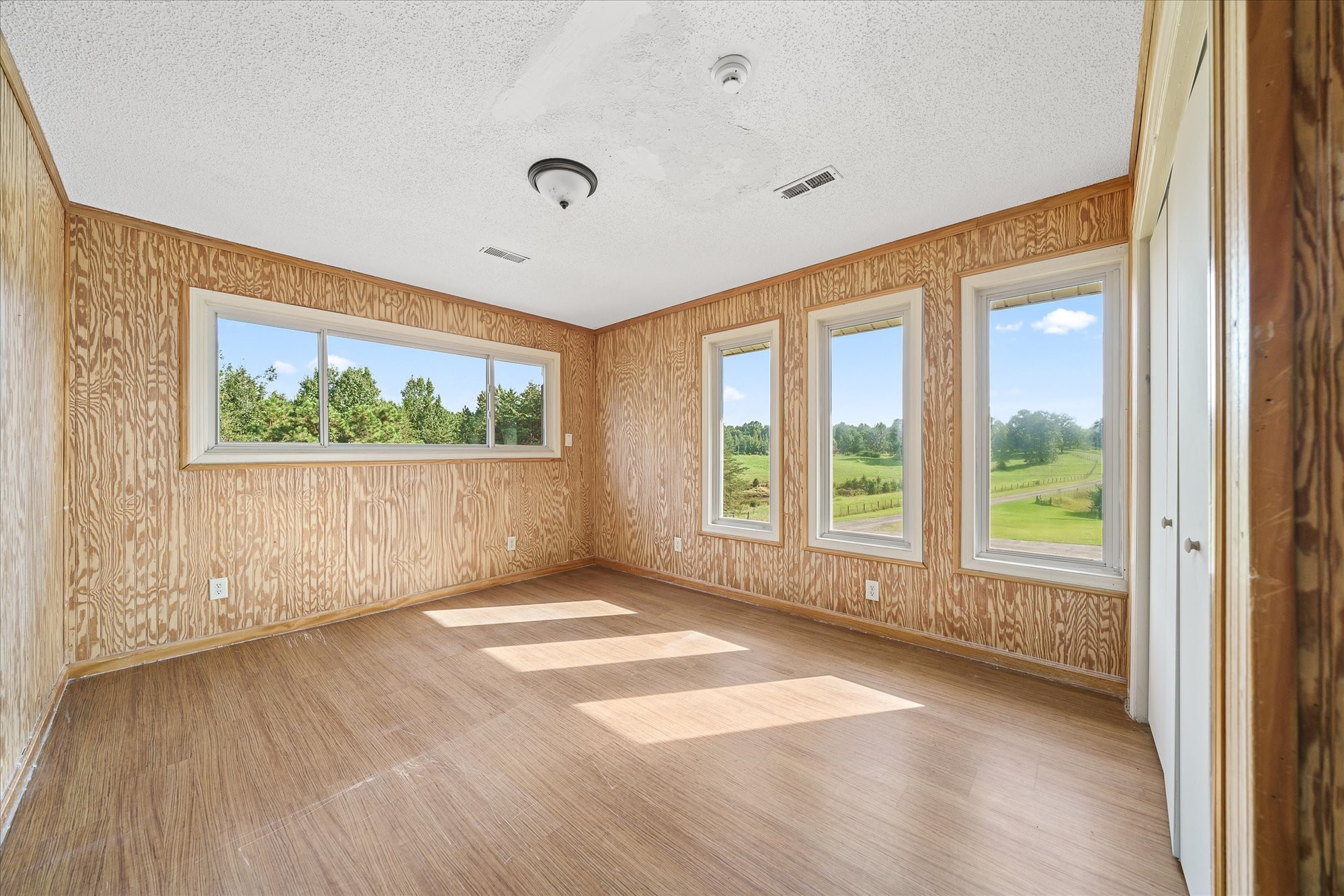 3916 Indian Mound Road Sparta, TN 38583 - Photo 27 of 48 a view of an empty room with a window