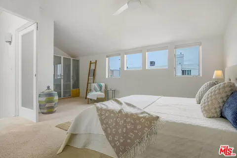 $1,395,000 | 1254 24th Street, Unit 4, Santa Monica, CA 90404