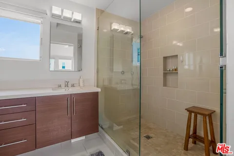 $1,395,000 | 1254 24th Street, Unit 4, Santa Monica, CA 90404