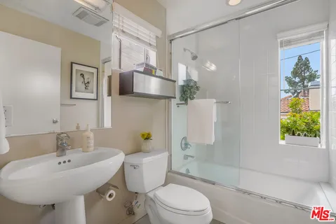 $1,395,000 | 1254 24th Street, Unit 4, Santa Monica, CA 90404