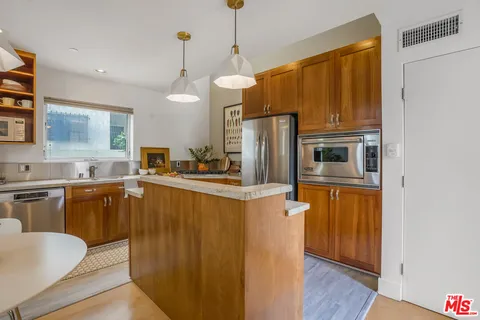 $1,395,000 | 1254 24th Street, Unit 4, Santa Monica, CA 90404