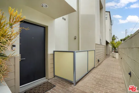 $1,395,000 | 1254 24th Street, Unit 4, Santa Monica, CA 90404