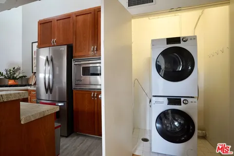 $1,395,000 | 1254 24th Street, Unit 4, Santa Monica, CA 90404