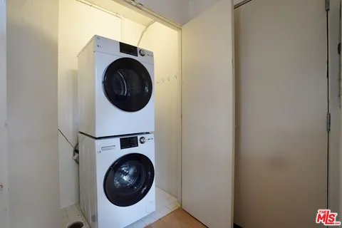 $1,395,000 | 1254 24th Street, Unit 4, Santa Monica, CA 90404