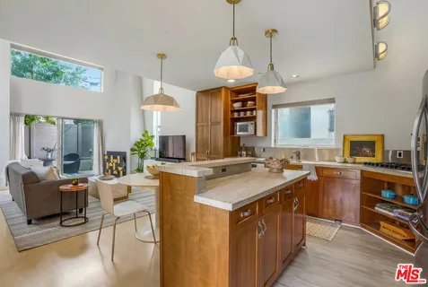 $1,395,000 | 1254 24th Street, Unit 4, Santa Monica, CA 90404