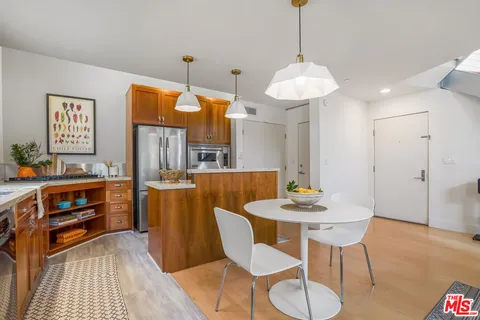 $1,395,000 | 1254 24th Street, Unit 4, Santa Monica, CA 90404