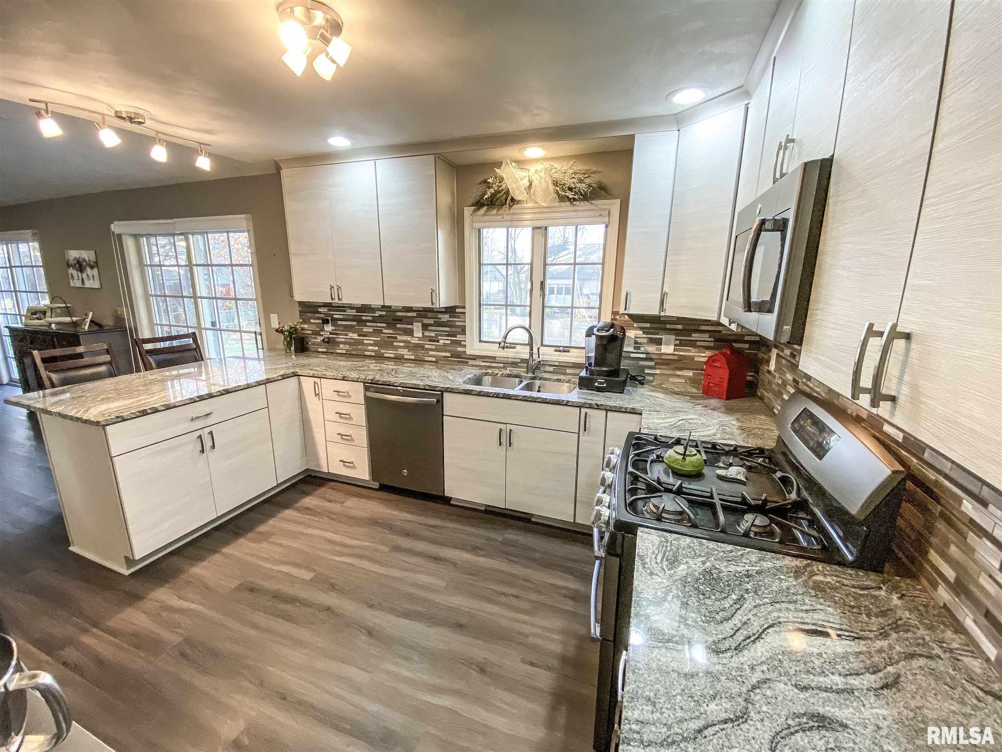 6709 North Camelot Road Peoria, IL 61615 - Photo 16 of 31 Gallery Image 16