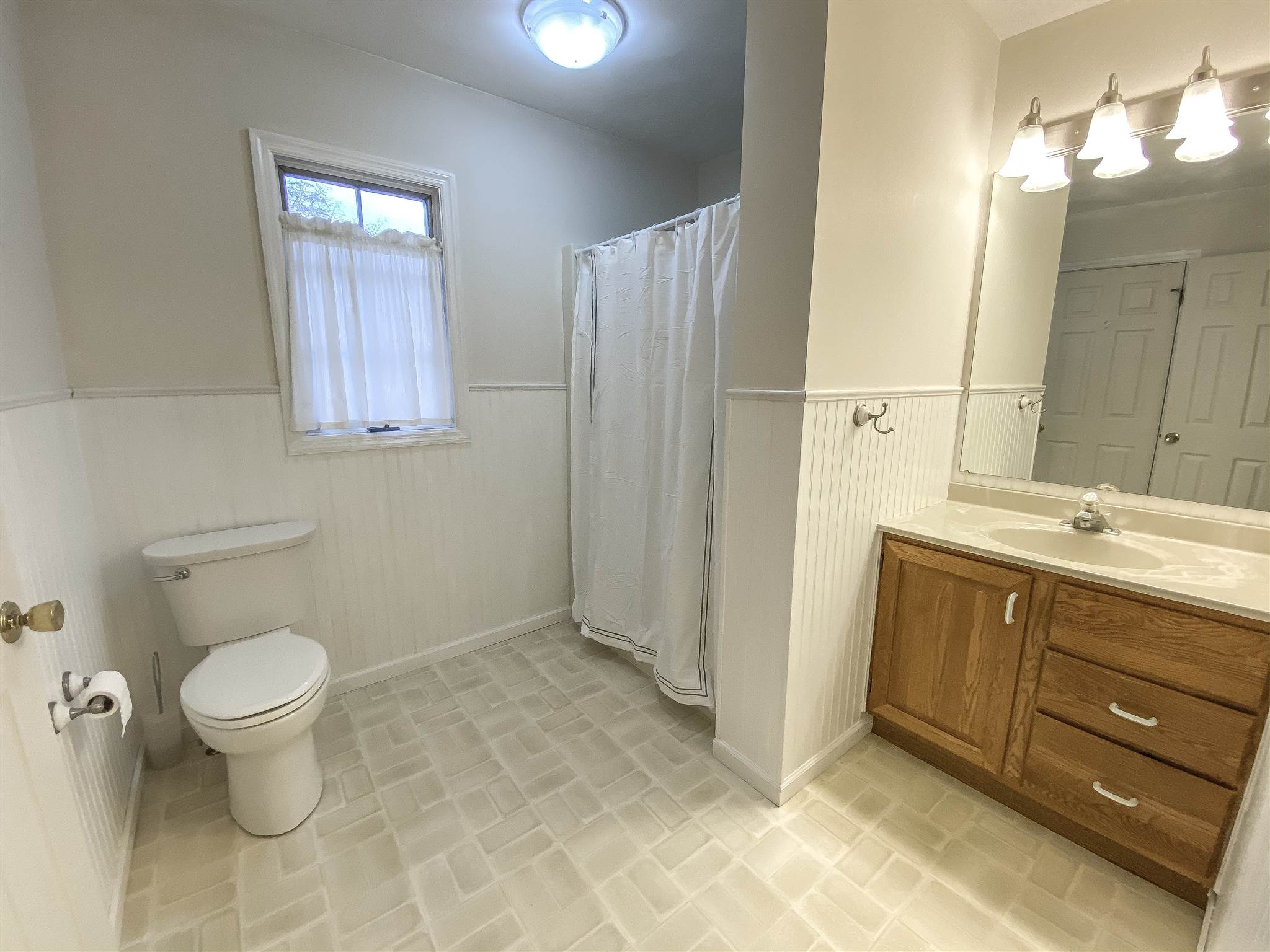 6709 North Camelot Road Peoria, IL 61615 - Photo 21 of 31 Gallery Image 21