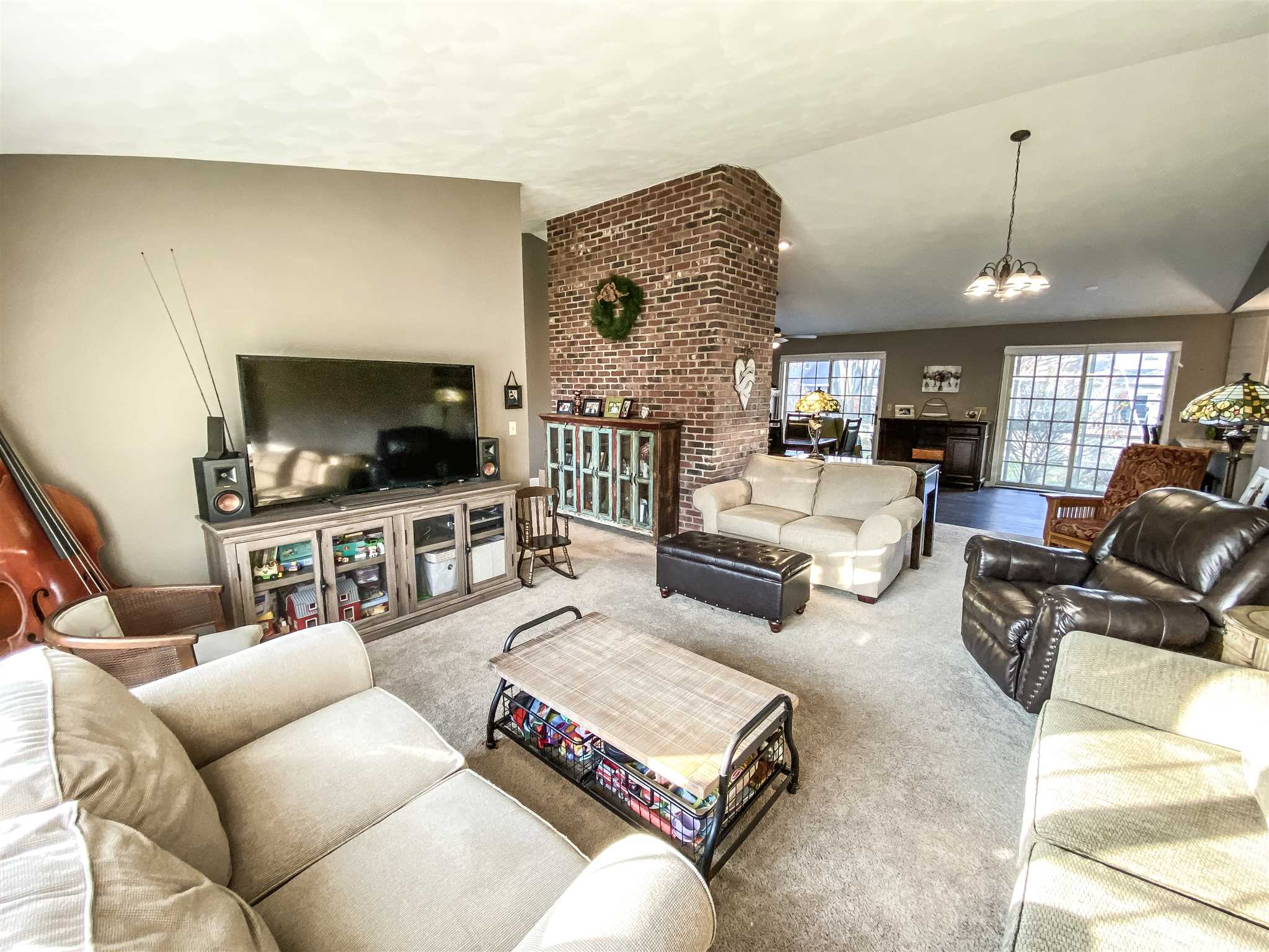 6709 North Camelot Road Peoria, IL 61615 - Photo 3 of 31 Gallery Image 3