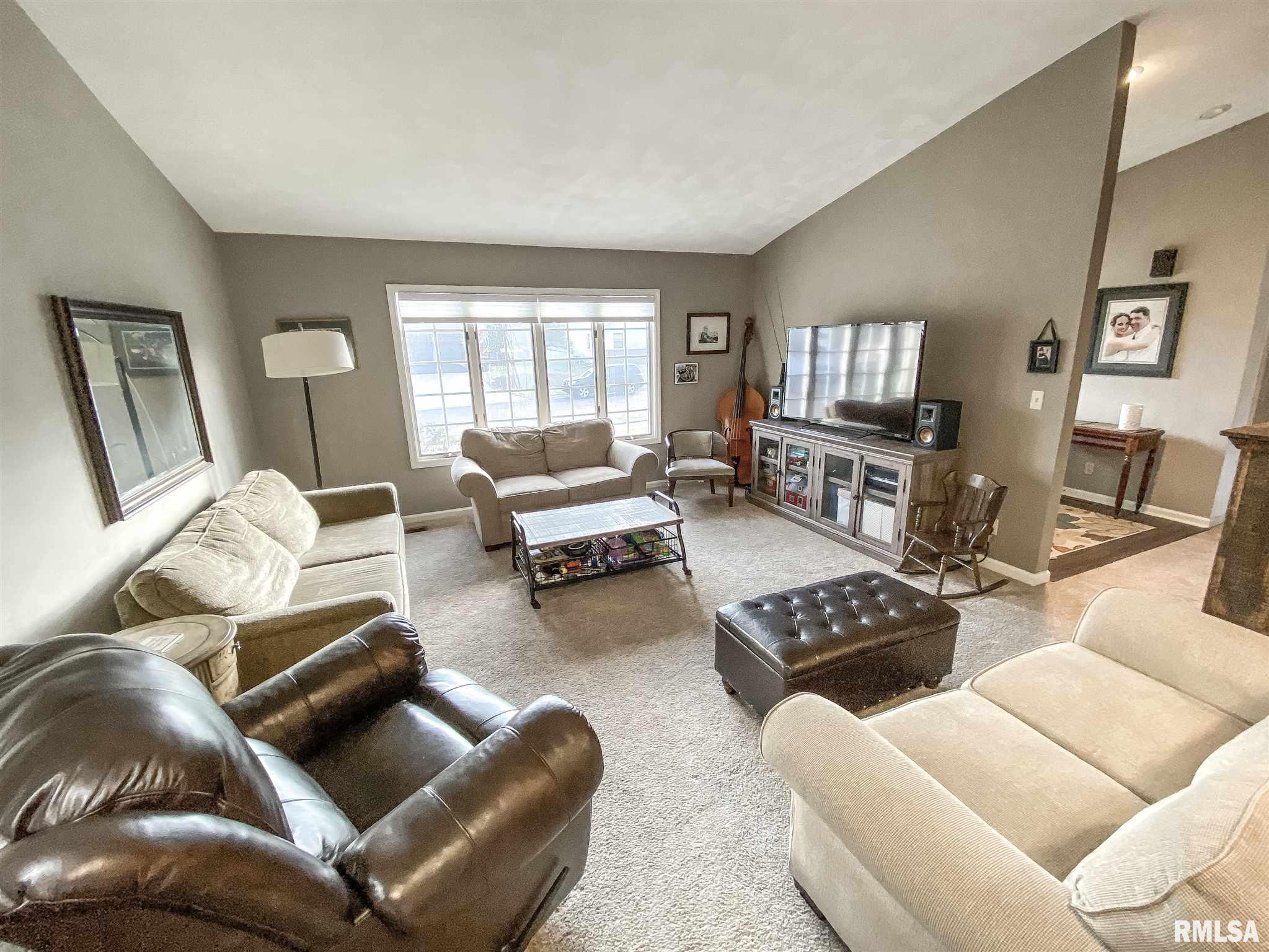 6709 North Camelot Road Peoria, IL 61615 - Photo 5 of 31 Gallery Image 5