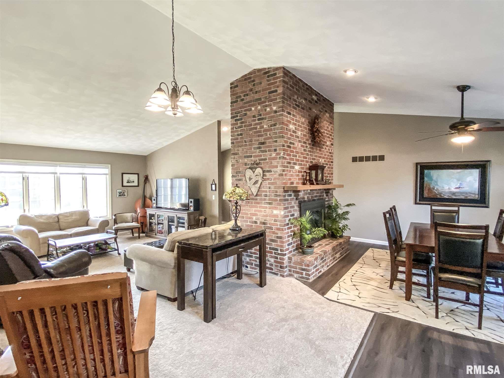 6709 North Camelot Road Peoria, IL 61615 - Photo 6 of 31 Gallery Image 6