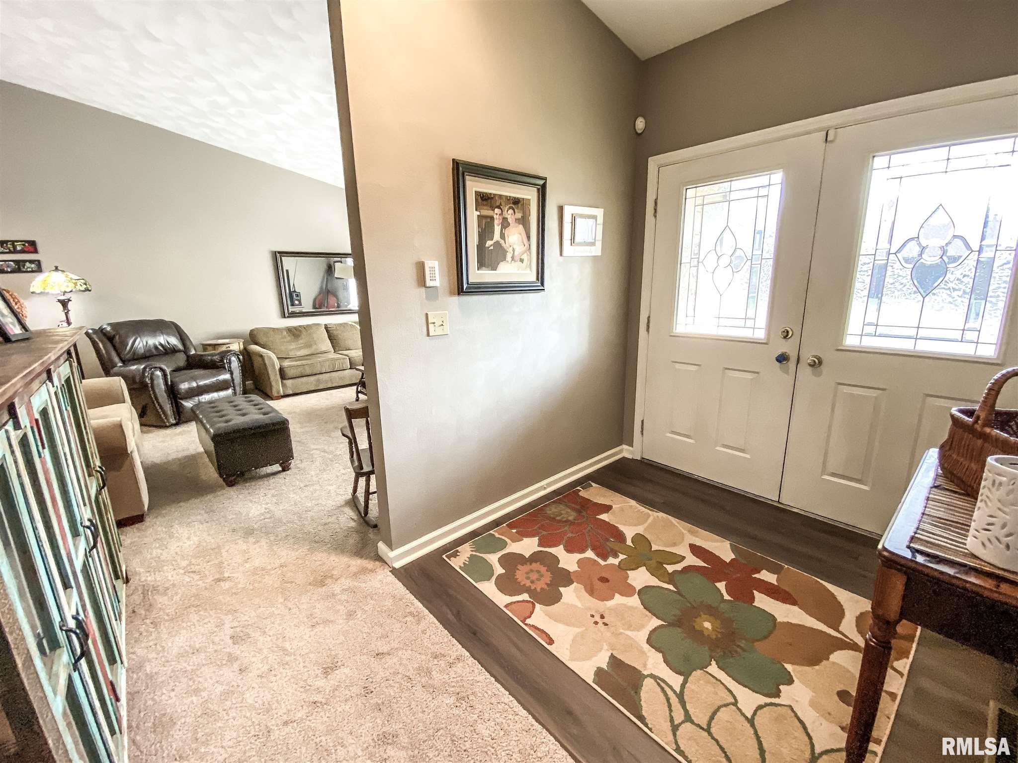 6709 North Camelot Road Peoria, IL 61615 - Photo 10 of 31 Gallery Image 10