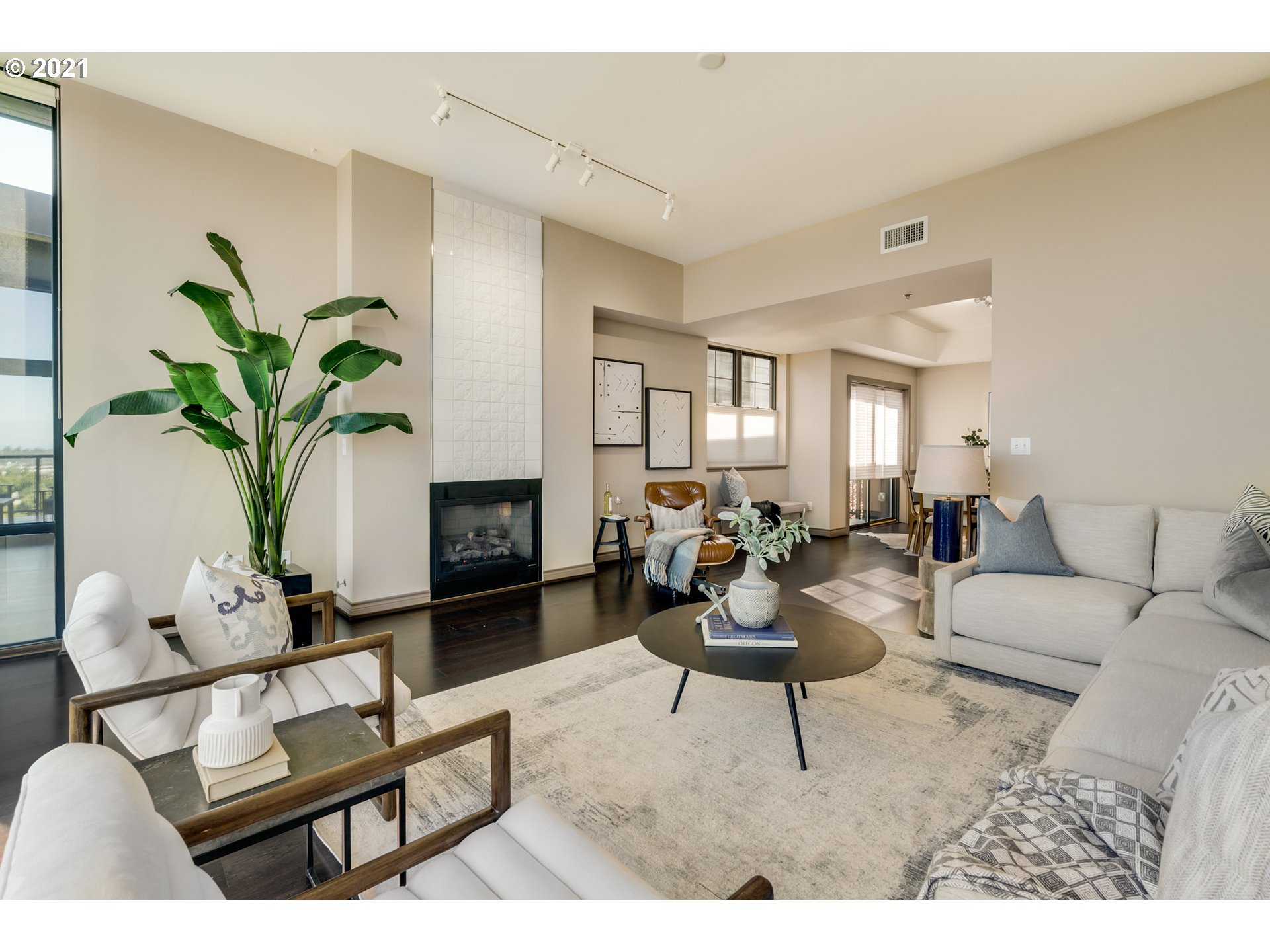 2448 Northwest Westover Road, Unit E502 Portland, OR 97210 - Photo 4 of 31 Gallery Image 4