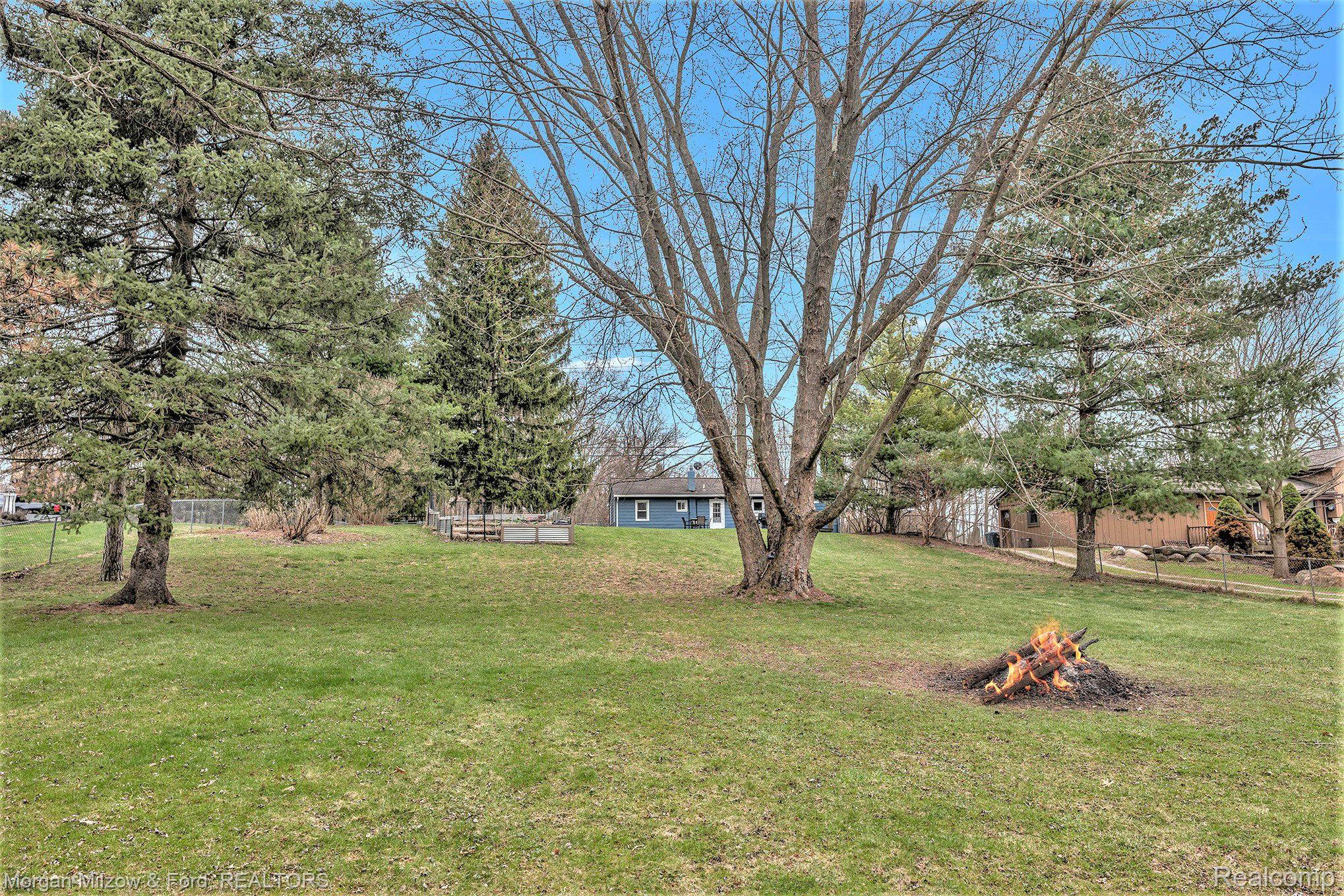 6901 Clintonville Road Clarkston, MI 48348 - Photo 24 of 31 Lush backyard