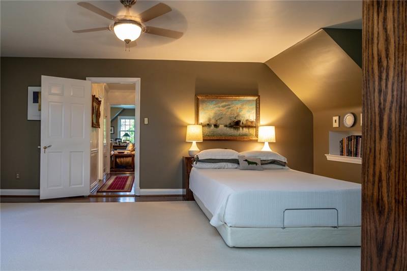 1 Old Farm Road Rosslyn Farms, PA 15106 - Photo 16 of 25 Master ensuite with walk-in closets ...