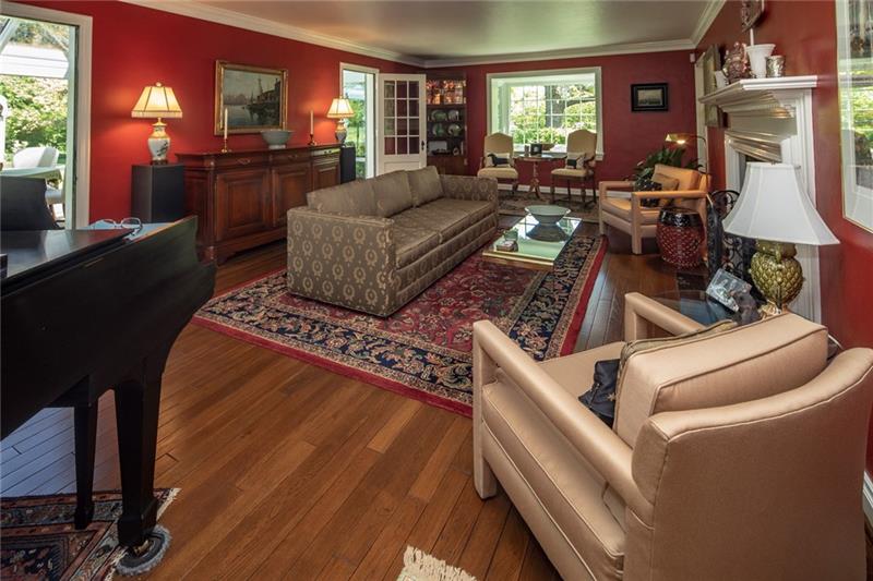 Gas log fireplace ... bay window ... opening to three season room ...