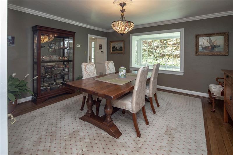 1 Old Farm Road Rosslyn Farms, PA 15106 - Photo 8 of 25 Dining room with all new bay window ...