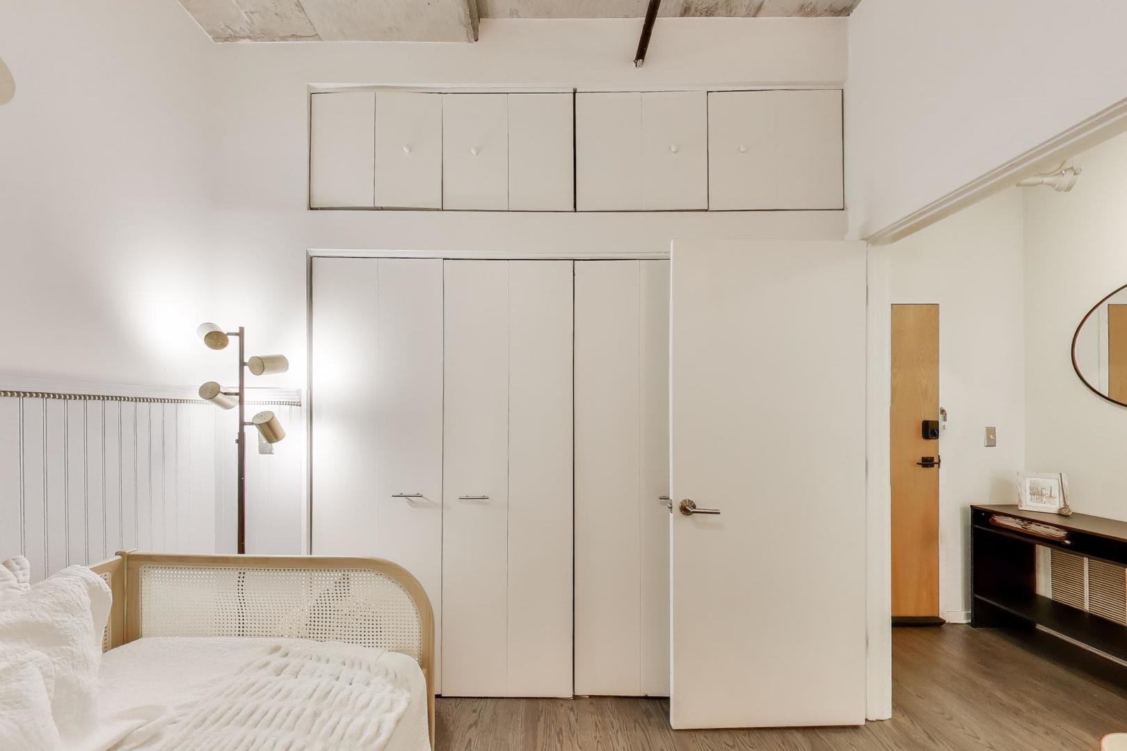 933 West Van Buren Street, Unit 504 Chicago, IL 60607 - Photo 20 of 31 a bathroom with a sink and a mirror