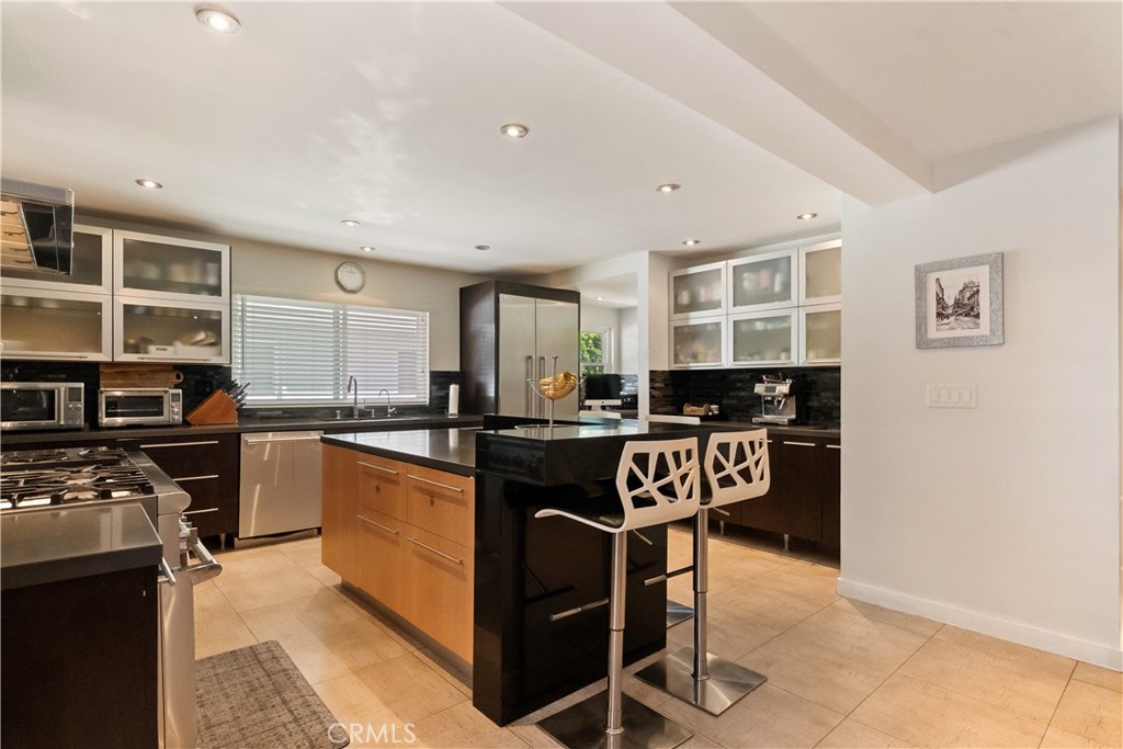 13231 Fiji Way, Unit H Marina del Rey, CA 90292 - Photo 11 of 81