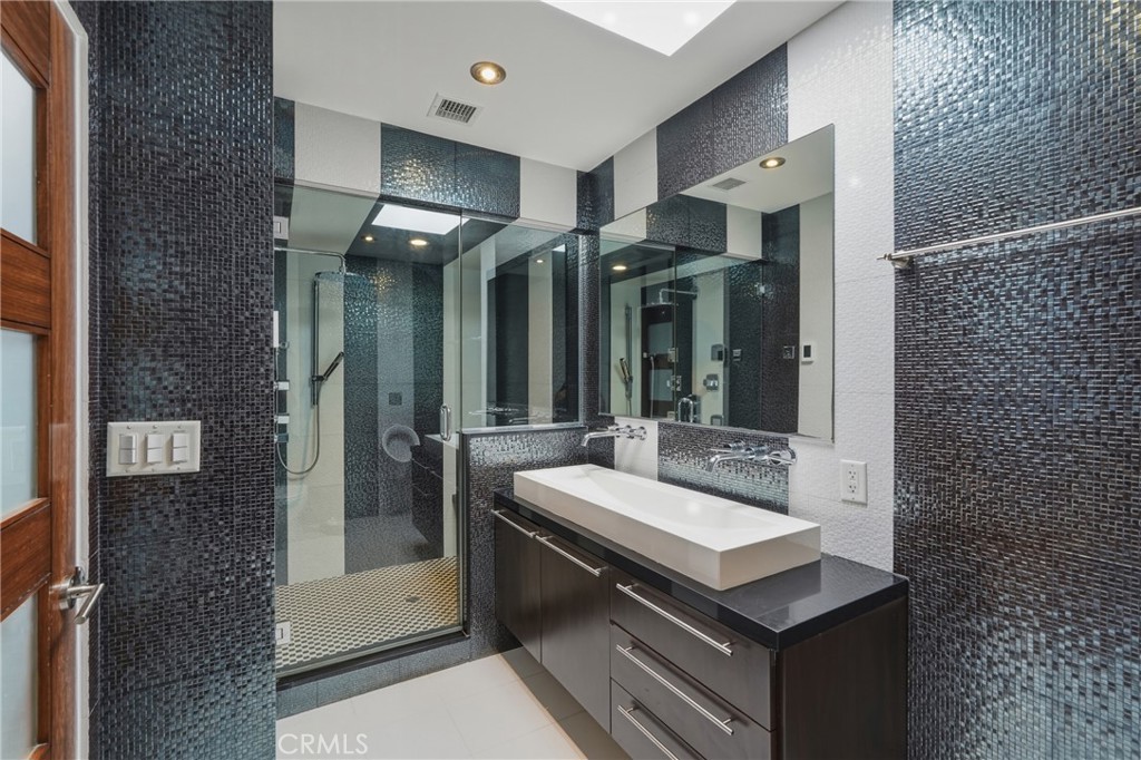 13231 Fiji Way, Unit H Marina del Rey, CA 90292 - Photo 48 of 81