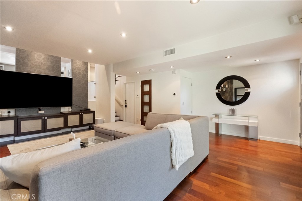 13231 Fiji Way, Unit H Marina del Rey, CA 90292 - Photo 5 of 81