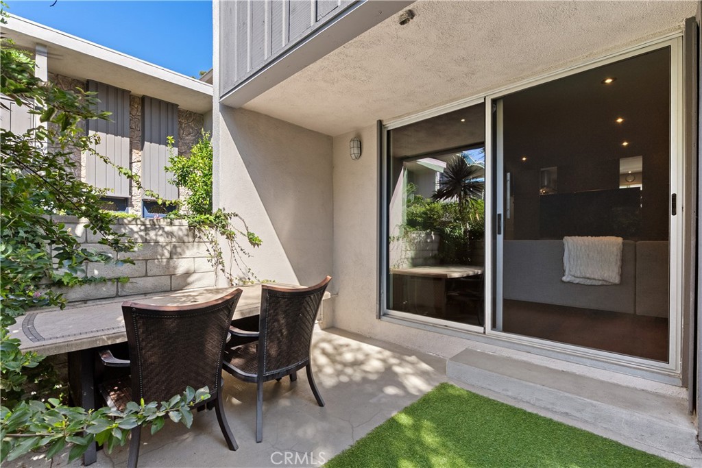 13231 Fiji Way, Unit H Marina del Rey, CA 90292 - Photo 7 of 38