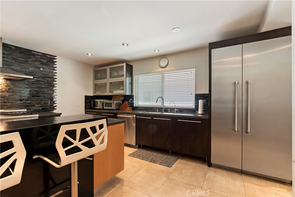 13231 Fiji Way, Unit H Marina del Rey, CA 90292 - Photo 10 of 38