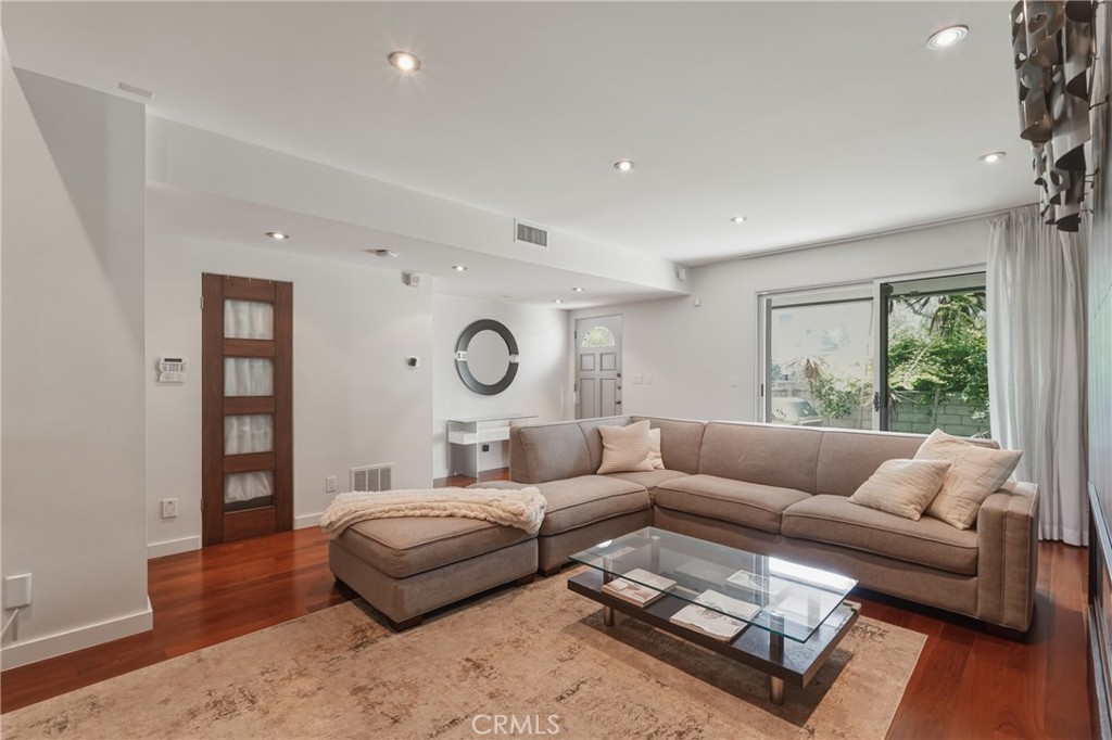 13231 Fiji Way, Unit H Marina del Rey, CA 90292 - Photo 10 of 81